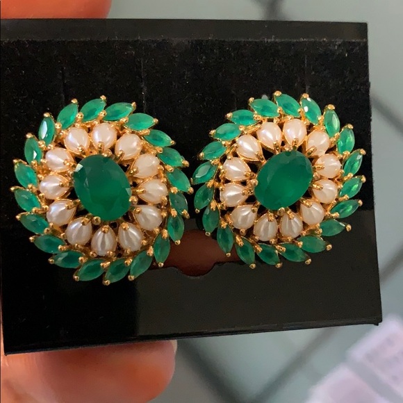 earrings(studs) - Picture 3 of 4